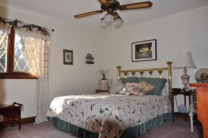 The 'Queen Ann Room' is warm and cozy!
